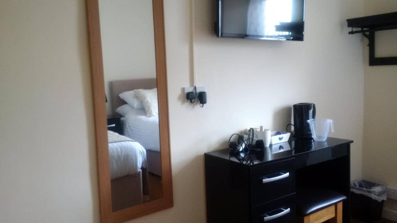 The Edinburgh Castle Bed and Breakfast Holyhead Exteriör bild