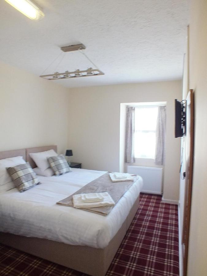 The Edinburgh Castle Bed and Breakfast Holyhead Exteriör bild