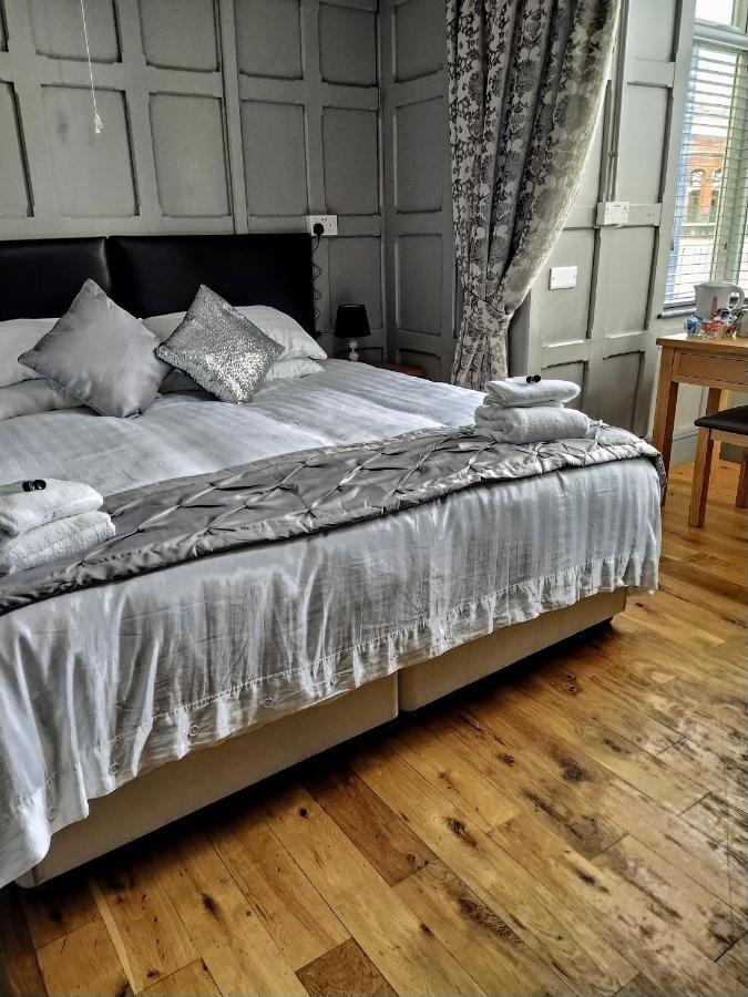 The Edinburgh Castle Bed and Breakfast Holyhead Exteriör bild