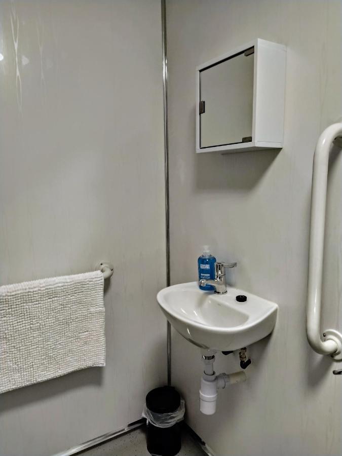 The Edinburgh Castle Bed and Breakfast Holyhead Exteriör bild