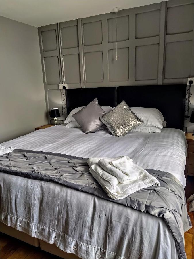 The Edinburgh Castle Bed and Breakfast Holyhead Exteriör bild