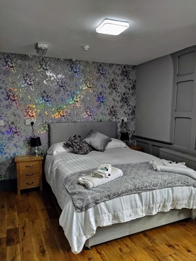 The Edinburgh Castle Bed and Breakfast Holyhead Exteriör bild